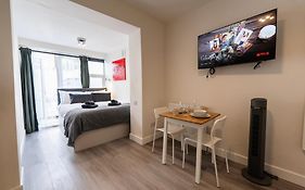 Fulham Central London Luxury Studios Close To Underground Newly Refurbished Hr